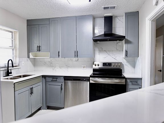 4th image of 2209 Tolosa Dr