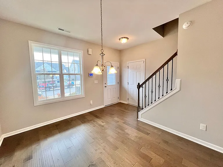 74 Griffith Pl — Photo 2