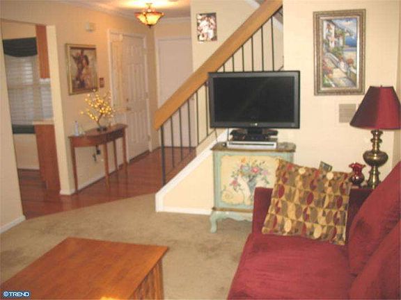 5th image of 233 Sequoia Dr