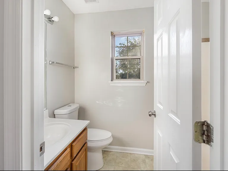 306 Alex Ln — Photo 11