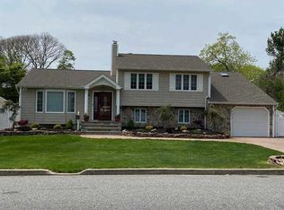 18 Princeton Ave, Smithtown, NY 11787