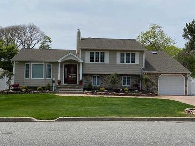 18 Princeton Ave, Smithtown, NY, 11787