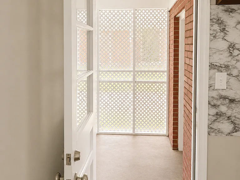 3435 Meredith Ave — Photo 16