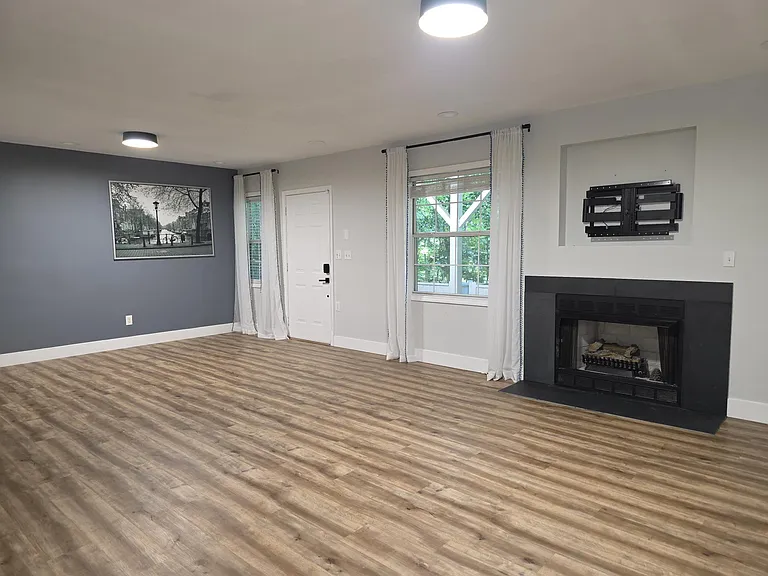 319 Silverberry Ct — Photo 2