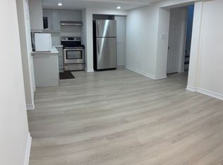 28 Earl St #BASEMENT, Mississauga, ON L5M 1N7