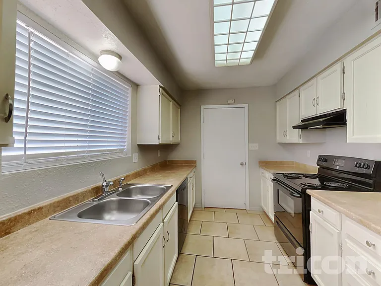 646 W Enid Ave — Photo 4