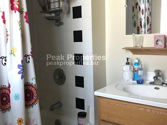 4th image of 4452 N Winchester Ave APT 1