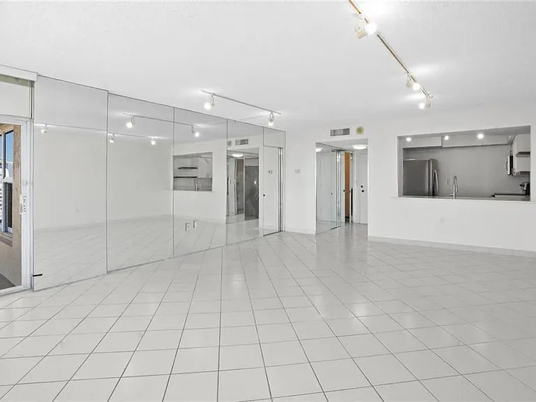 3000 E Sunrise Blvd #12E — Photo 12