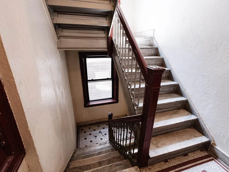 76 Romaine Ave #4 — Photo 18