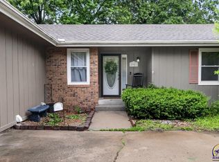 2921 SW Lincolnshire Rd, Topeka, KS 66614