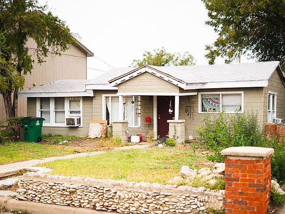 2nd image of 2902 San Antonio St