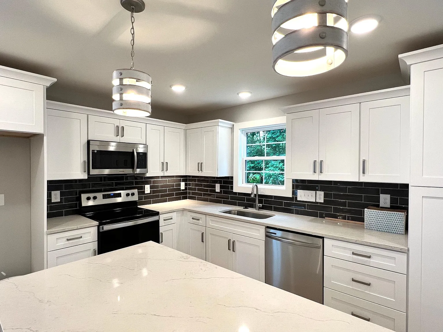 3 bed, 2.5 bath, 1518 sqft, $1,995 — Photo 1