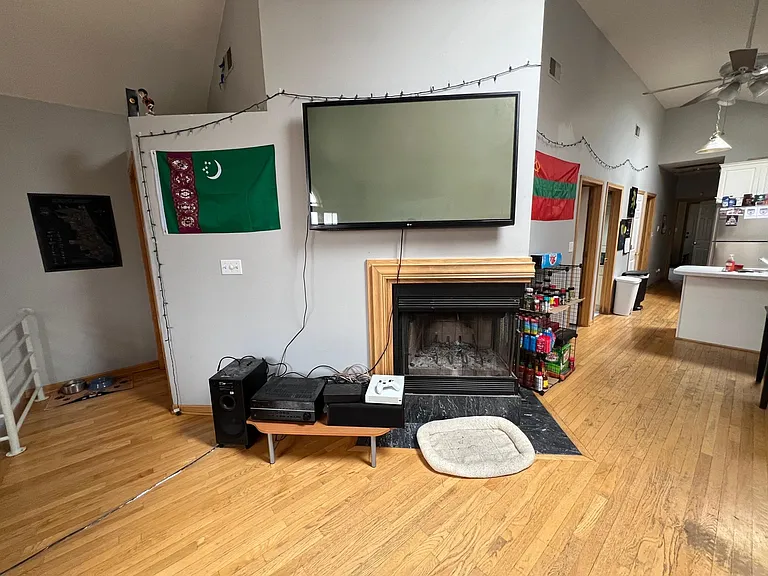 1341 N Greenview Ave #3 — Photo 2