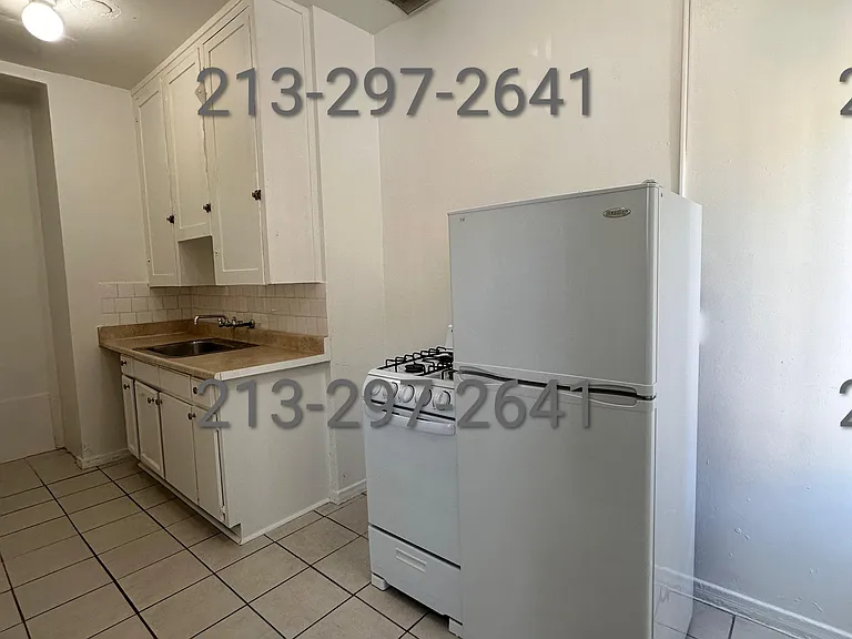 846 W 23rd St #1 — Photo 4