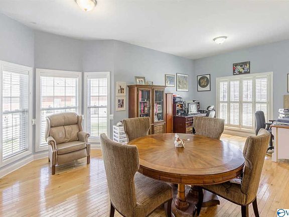 3rd image of 204 Wainscott Dr