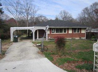866 White Oak Dr, Forest Park, GA 30297