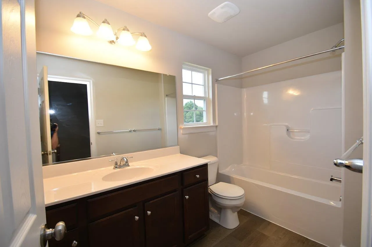 4 bed, 2.5 bath, 1610 sqft, $2,300 — Photo 4