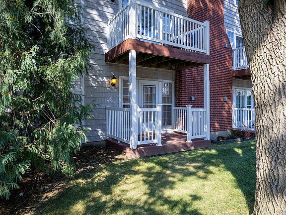 3rd image of 905 Harbor Ct House 4