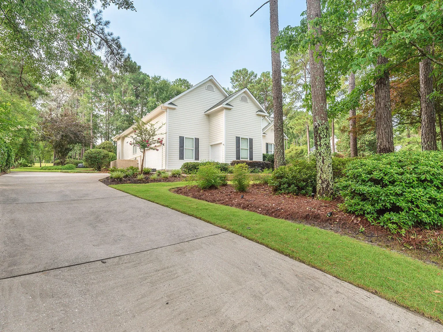 3 bed, 2.5 bath, 2370 sqft, $2,950 — Photo 4