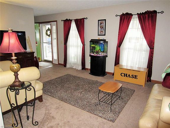 3rd image of 351 Bayberry Dr