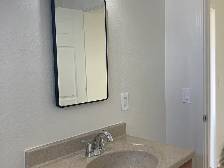 409 Orange Ave W — Photo 16