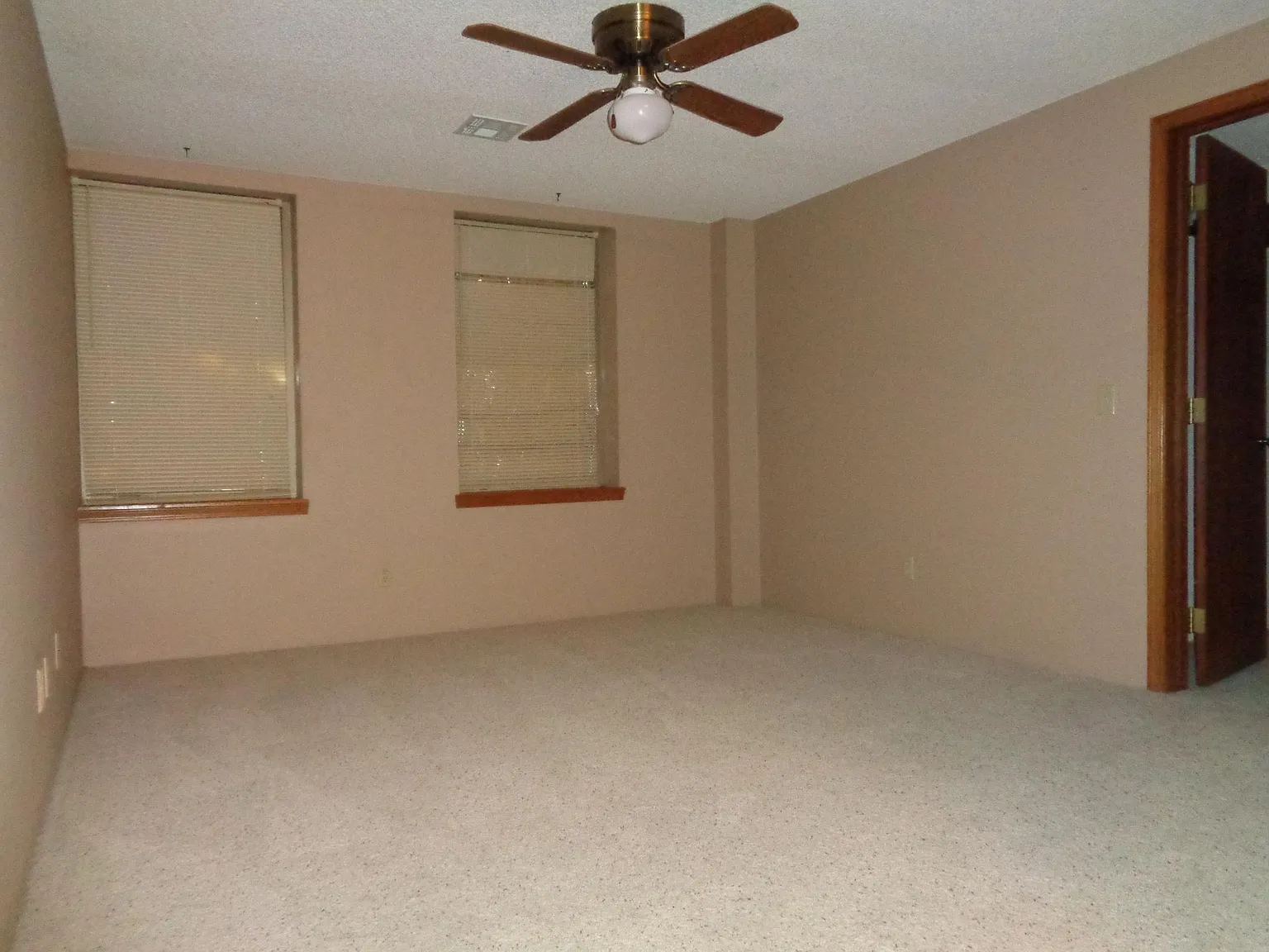 1 bed, 950 sqft, $875 — Photo 4