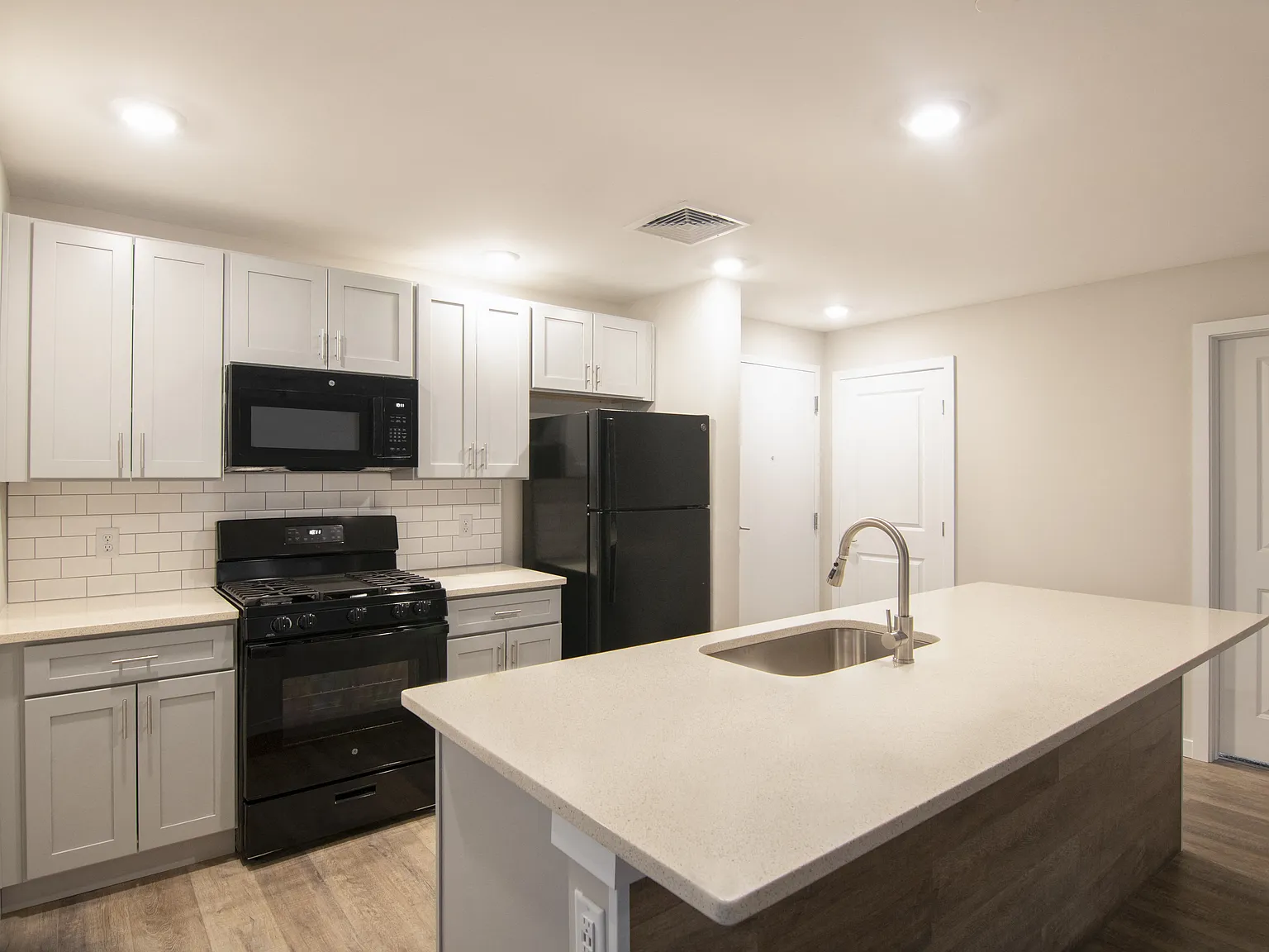 Commerce Park Apartments — Photo 3