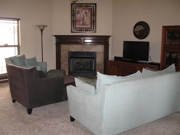 5th image of 1450 NE Independence Ave