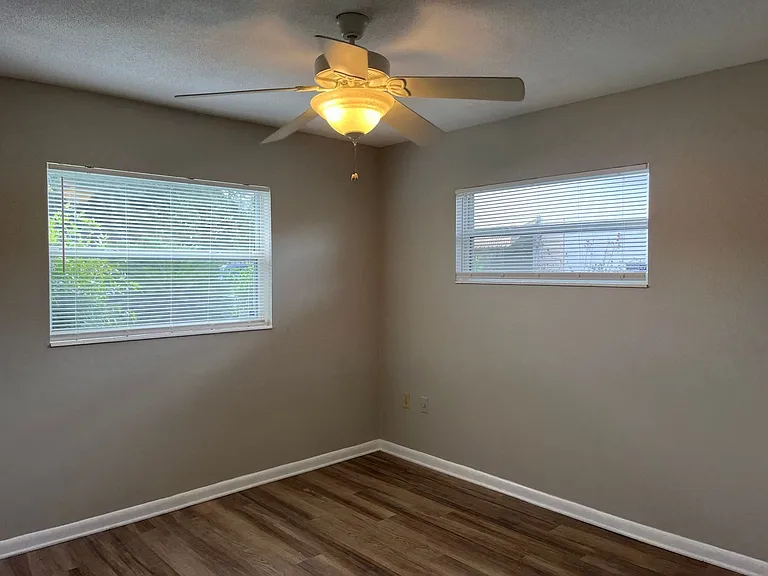 917 S Alder Ave — Photo 12