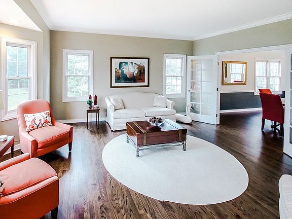 4th image of 151 Bellflower Cir