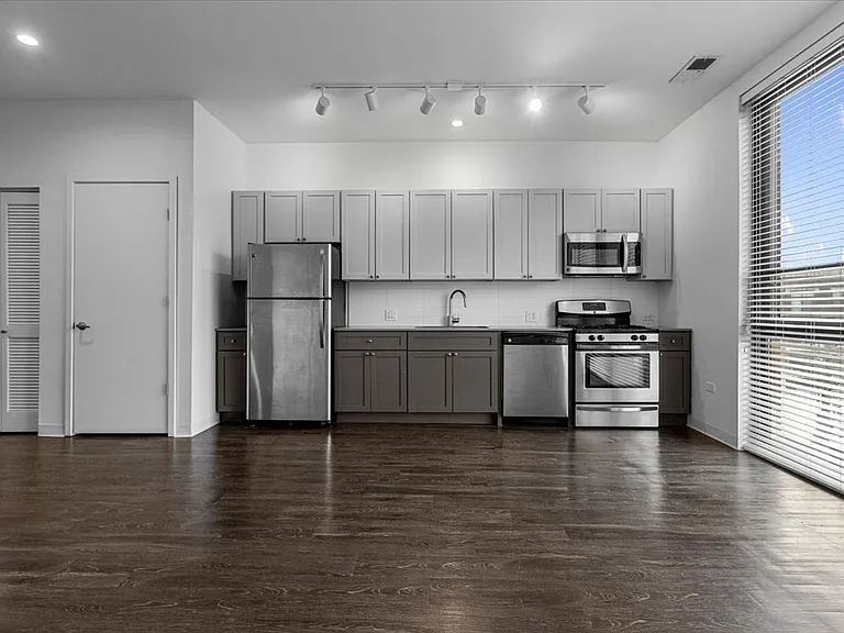 831 N Milwaukee Ave #508 — Photo 5