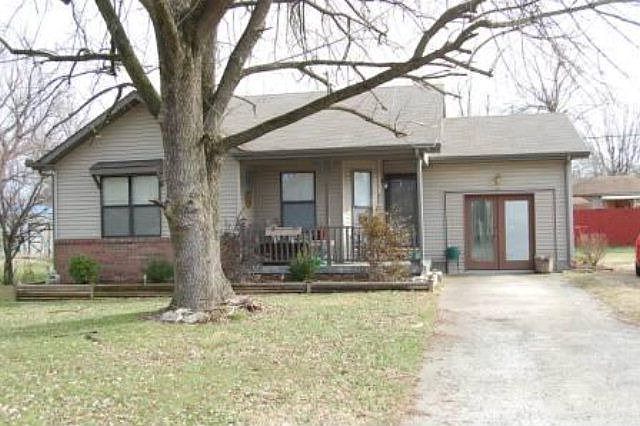 1st image of 400 Brown Ln