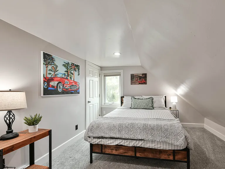 621 E Wright St — Photo 8