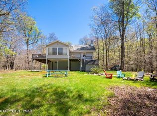1061 Ridge Dr, Gouldsboro, PA 18424