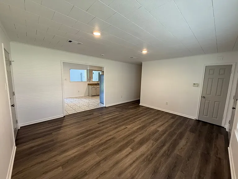 107 Sherry Dr — Photo 3