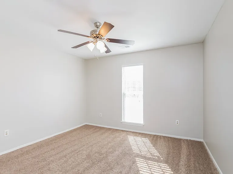 7409 Dunbarton Dr — Photo 12