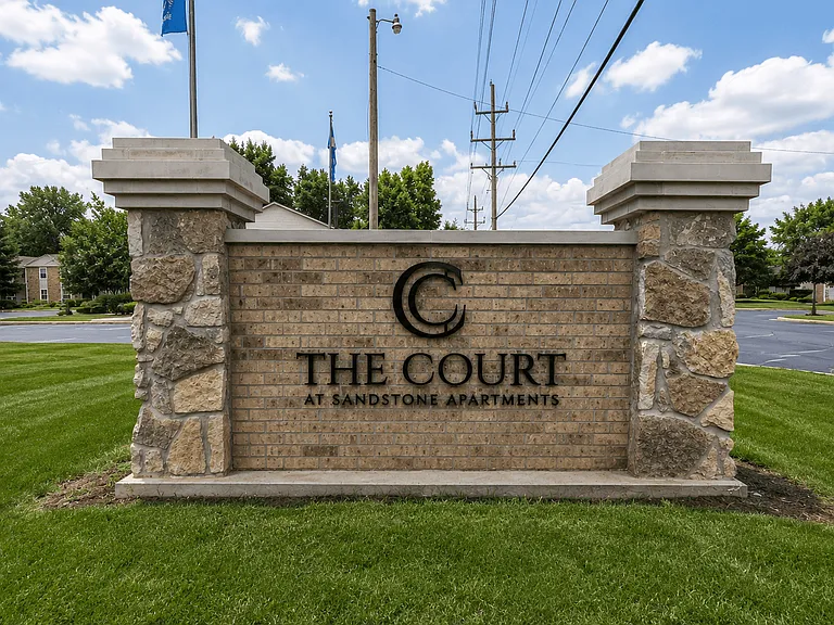 The Court at Sandstone Apartments — Photo 40