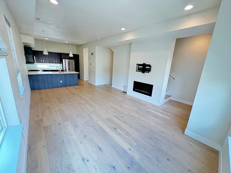 3050 Wilson Ct #6 — Photo 8