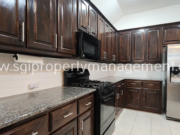 1369 Crescent Cove Dr — Photo 10