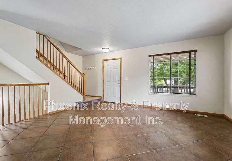 678 Mathews Cir — Photo 3