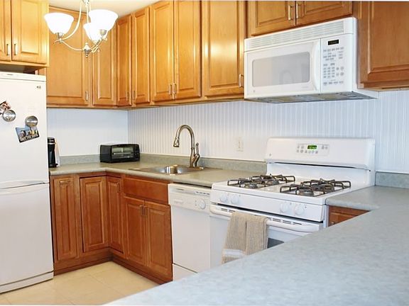 2nd image of 154A N Broadway APT 1E