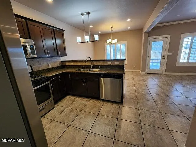 11730 Dos Palmas Dr #B — Photo 20