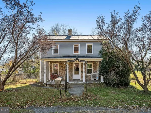 96 Mount Jefferson St, Harpers Ferry, WV 25425