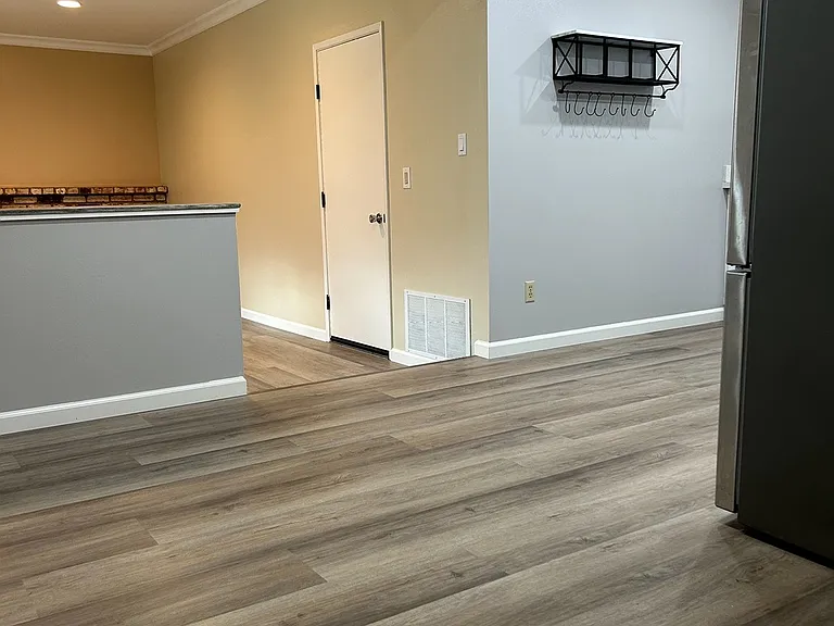 1517 Foxdale Ct — Photo 3
