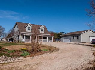 145 N Lake Dr, Leslie, MO 63056