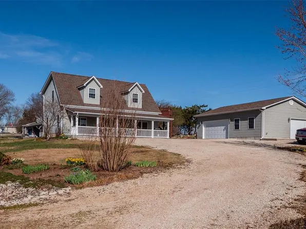 145 N Lake Dr, Leslie, MO 63056