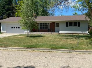 106 Greenview Dr, Columbus, WI 53925