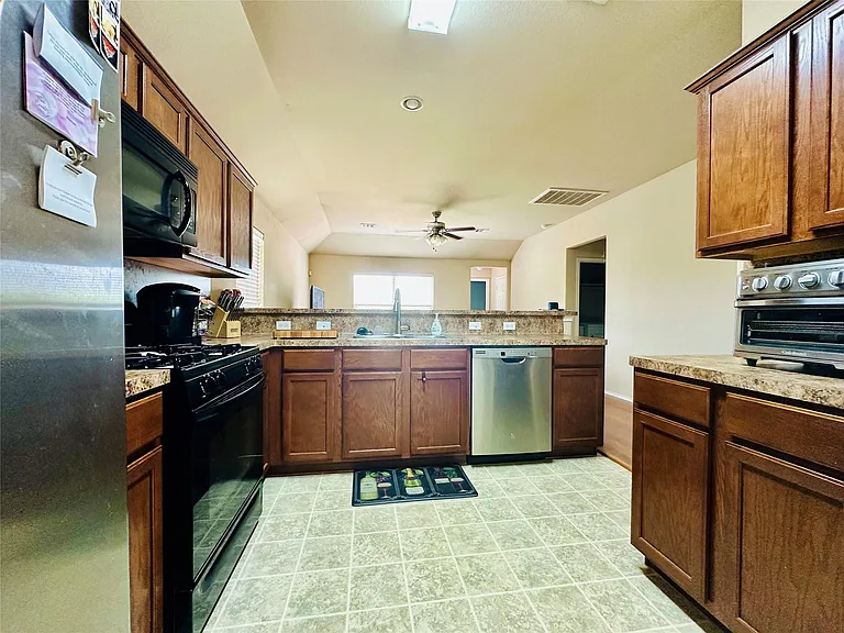 7521 Cedar Edge Dr — Photo 4