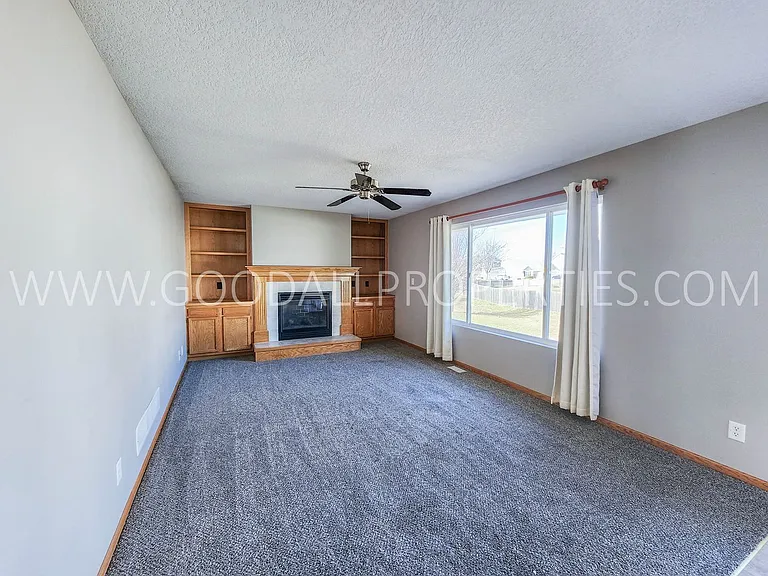 575 SE Melrose Dr — Photo 2