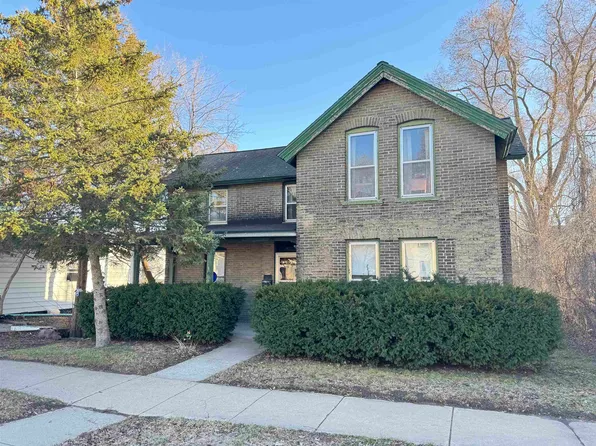 212 W Oneida St, Portage, WI 53901
